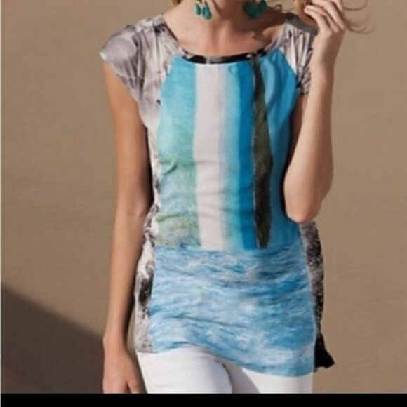 Deletta Beach Graphic Tee - Picture 1 of 8